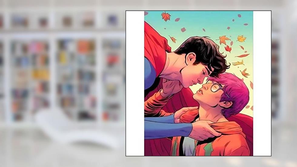 Superman - Volume 8 / 66 - Capa Variante Beijo, do autor Mairghread Scott
