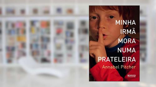 Capa de Minha irmã mora numa prateleira, do autor Annabel Pitcher