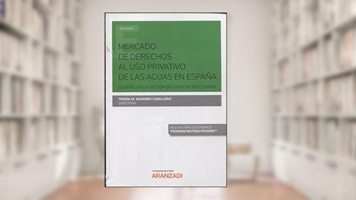 Capa de Mercado de Derechos al uso privativo de las Aguas en España (Papel + e-book): Su papel en la gestión de cuencas deficitarias, do autor Teresa M. Navarro Caballero