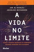 Ler A Vida no Limite: Como o Mundo Quântico se Comporta Quando Ninguém Está Olhando, do autor Jim Al-Khalili; Johnjoe McFadden Ler A Vida no Limite: Como o Mundo Quântico se Comporta Quando Ninguém Está Olhando, do autor Jim Al-Khalili; Johnjoe McFadden