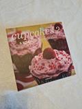 Ler CUPCAKES 2 - A ARTE DE FAZER CUPCAKES, do autor Janaína Suconic
