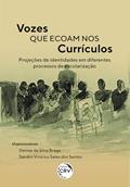 Ler Vozes que ecoam nos currículos: projeções de identidades em diferentes processos de escolarização, do autor Denise da Silva Braga; Sandro Vinícius Sales dos Santos