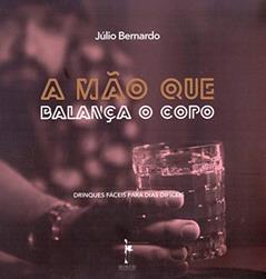 A Mão Que Balança O Copo, do autor Júlio Bernardo